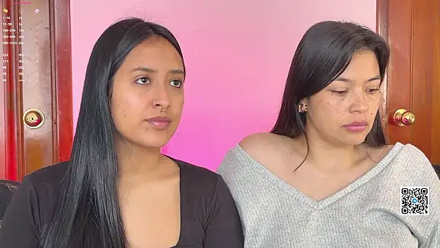 Snapshot of 2SummerLove1 chatting on 03/20/26, 08:03 2SummerLove1 online show from 03/20/26, 08:03