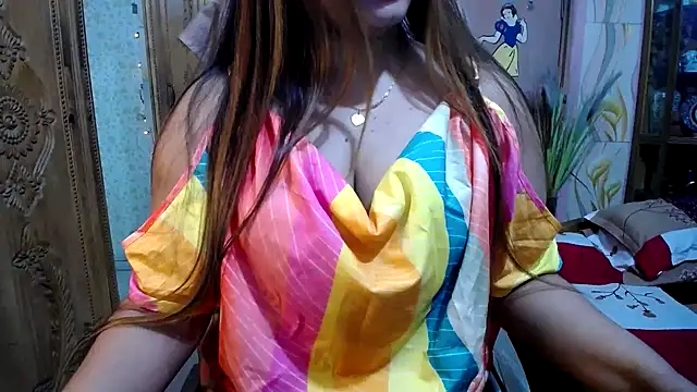 Snapshot of SohanaSabaSexy chatting on 01/15/25, 04:32 SohanaSabaSexy online show from 01/15/25, 04:32