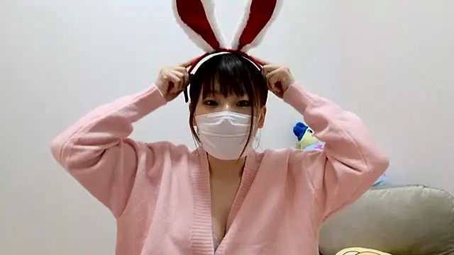 Snapshot of hi---chan- chatting on 12/17/24, 03:28 hi---chan- online show from 12/17/24, 03:28