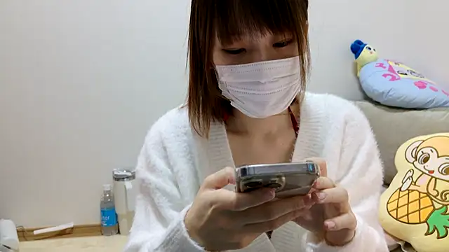 Snapshot of hi---chan- chatting on 12/19/24, 01:28 hi---chan- online show from 12/19/24, 01:28