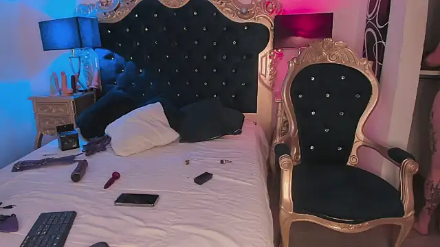 Snapshot of EmilyAllen_ chatting on 12/11/24, 05:21 EmilyAllen online show from 12/11/24, 05:21