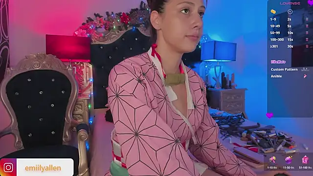 Snapshot of EmilyAllen_ chatting on 12/19/24, 05:51 EmilyAllen online show from 12/19/24, 05:51