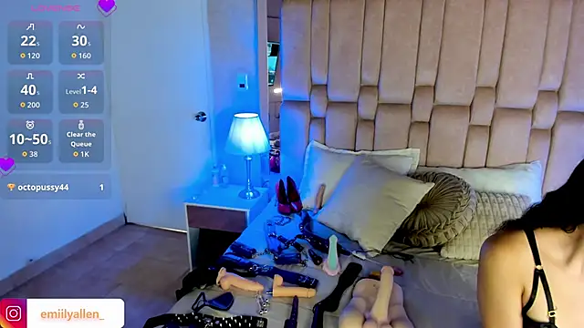 Snapshot of EmilyAllen_ chatting on 10/09/25, 03:48 EmilyAllen online show from 10/09/25, 03:48