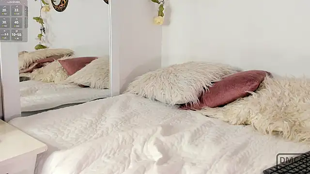 RossemaryRain online show from 01/31/25, 01:54