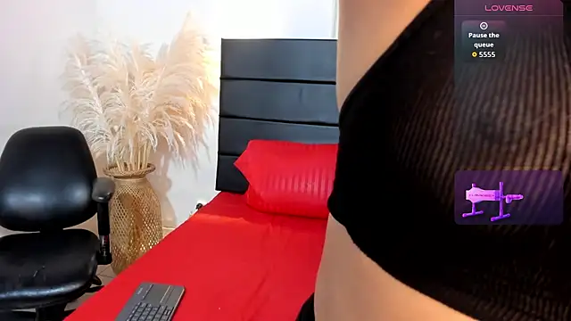 Snapshot of Julieta_Coopeer_ chatting on 09/19/25, 10:38 Julieta Coopeer online show from 09/19/25, 10:38