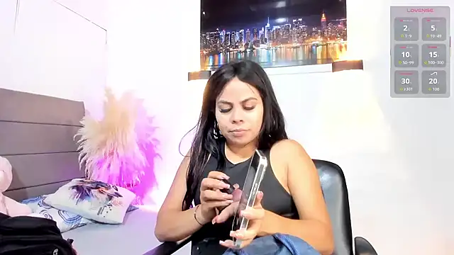 Snapshot of Julieta_Coopeer_ chatting on 05/23/26, 10:41 Julieta Coopeer online show from 05/23/26, 10:41