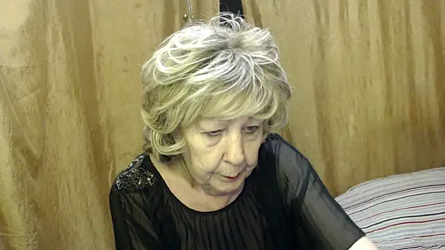 Snapshot of _Estelitta_5 chatting on 02/16/25, 05:04  Estelitta 5 online show from 02/16/25, 05:04