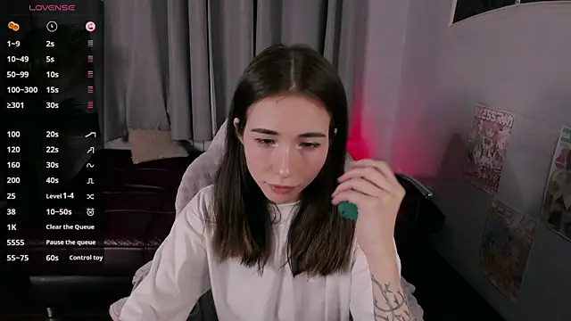 Snapshot of ashleyro1 chatting on 11/10/25, 01:43 ashleyro1 online show from 11/10/25, 01:43