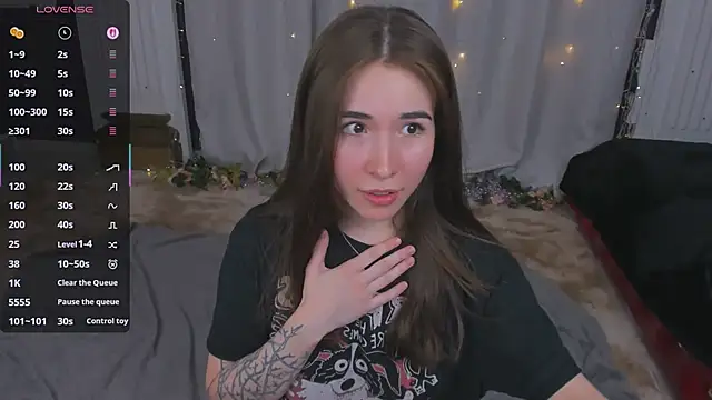 Snapshot of ashleyro1 chatting on 04/02/26, 05:27 ashleyro1 online show from 04/02/26, 05:27