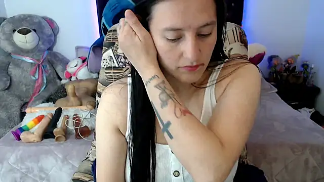 Snapshot of Lorenahot_06 chatting on 02/21/26, 05:36 Lorenahot 06 online show from 02/21/26, 05:36