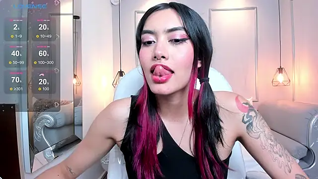 AzuraKindong online show from 01/24/25, 01:56