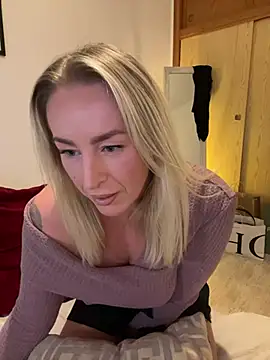 Snapshot of ChristyAdair chatting on 12/24/24, 08:38 ChristyAdair online show from 12/24/24, 08:38