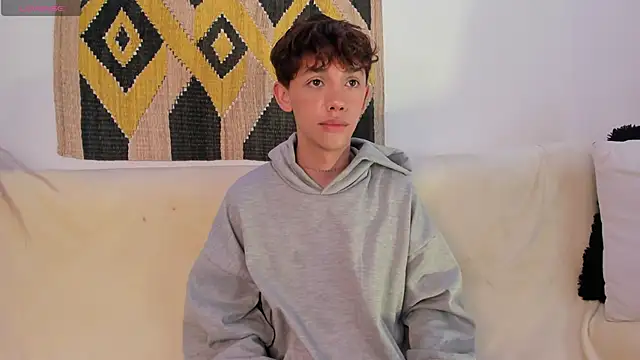 Snapshot of Tomy_Rox chatting on 02/21/25, 11:43 Tomy Rox online show from 02/21/25, 11:43