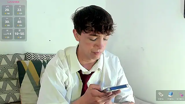 Snapshot of Tomy_Rox chatting on 10/15/25, 03:50 Tomy Rox online show from 10/15/25, 03:50