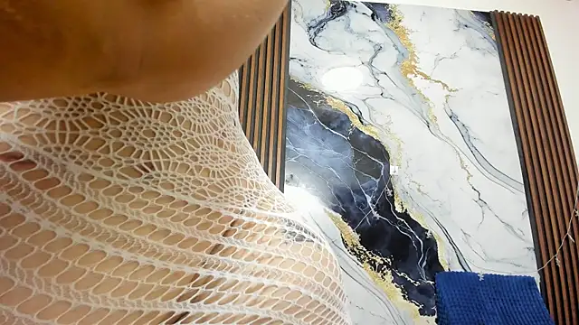 bonnyy26 online show from 04/21/26, 09:04