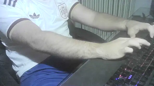 Snapshot of jorge2002- chatting on 06/25/26, 11:20 jorge2002- online show from 06/25/26, 11:20