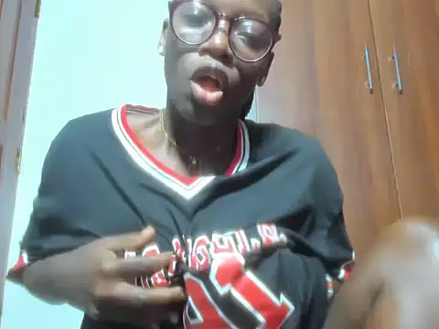 Snapshot of afro_pop chatting on 01/27/25, 12:33 afro pop online show from 01/27/25, 12:33