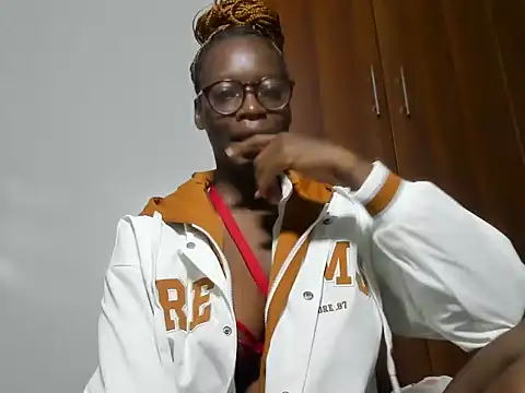 Snapshot of afro_pop chatting on 02/18/25, 12:48 afro pop online show from 02/18/25, 12:48