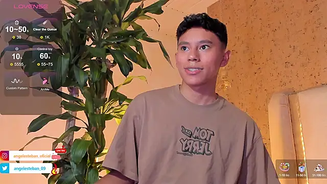 Snapshot of Angel_esteban_fx chatting on 02/02/25, 04:15 Angel esteban fx online show from 02/02/25, 04:15