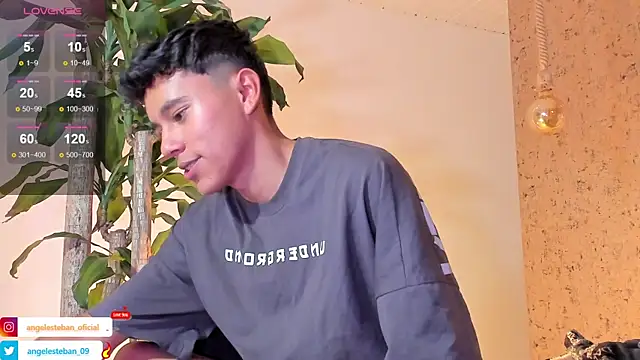 Snapshot of Angel_esteban_fx chatting on 02/06/25, 10:48 Angel esteban fx online show from 02/06/25, 10:48