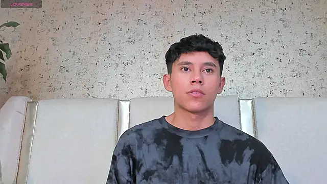 Snapshot of Angel_esteban_fx chatting on 02/22/25, 03:45 Angel esteban fx online show from 02/22/25, 03:45