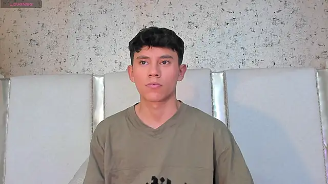 Snapshot of Angel_esteban_fx chatting on 02/23/25, 03:45 Angel esteban fx online show from 02/23/25, 03:45