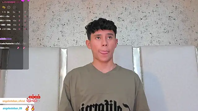 Snapshot of Angel_esteban_fx chatting on 02/23/25, 06:49 Angel esteban fx online show from 02/23/25, 06:49