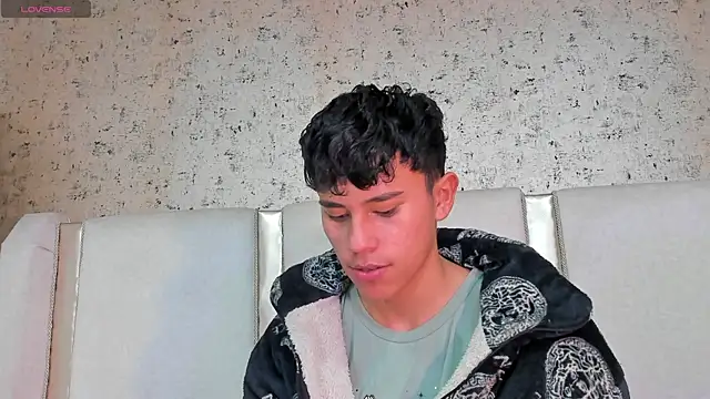 Snapshot of Angel_esteban_fx chatting on 03/01/25, 10:34 Angel esteban fx online show from 03/01/25, 10:34