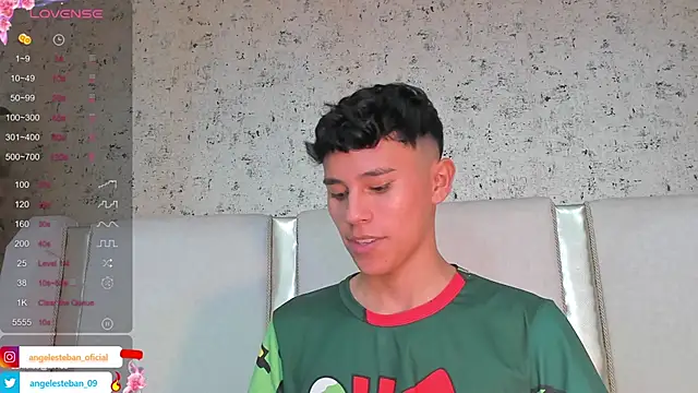 Snapshot of Angel_esteban_fx chatting on 03/04/25, 09:51 Angel esteban fx online show from 03/04/25, 09:51