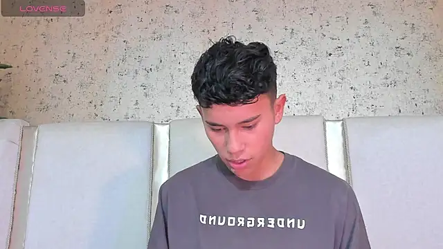 Snapshot of Angel_esteban_fx chatting on 03/16/25, 03:47 Angel esteban fx online show from 03/16/25, 03:47