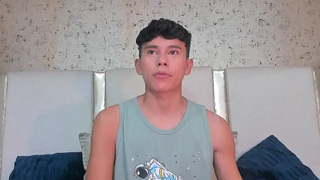 Snapshot of Angel_esteban_fx chatting on 03/18/25, 03:42 Angel esteban fx online show from 03/18/25, 03:42