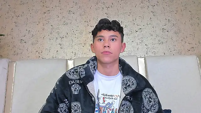 Snapshot of Angel_esteban_fx chatting on 03/23/25, 03:43 Angel esteban fx online show from 03/23/25, 03:43