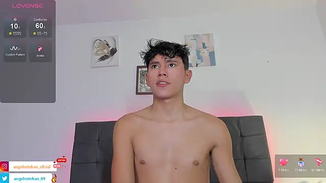 Snapshot of Angel_esteban_fx chatting on 09/17/25, 04:14 Angel esteban fx online show from 09/17/25, 04:14