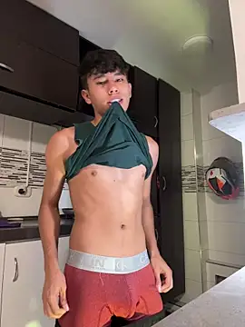 Snapshot of Angel_esteban_fx chatting on 03/05/26, 04:52 Angel esteban fx online show from 03/05/26, 04:52