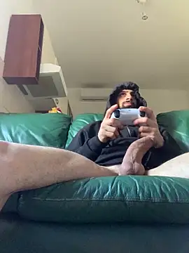 Snapshot of hugoprada chatting on 12/24/24, 09:06 hugoprada online show from 12/24/24, 09:06