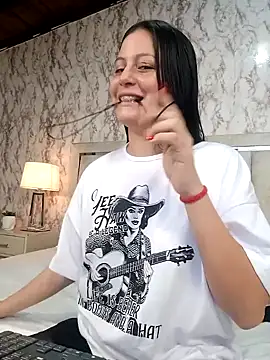 Snapshot of Arii_Vga chatting on 12/15/24, 05:23 Arii Vga online show from 12/15/24, 05:23