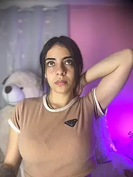 Snapshot of hannacruzsj chatting on 12/18/25, 04:24 hannacruzsj online show from 12/18/25, 04:24