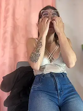 Snapshot of hannacruzsj chatting on 01/19/26, 04:33 hannacruzsj online show from 01/19/26, 04:33