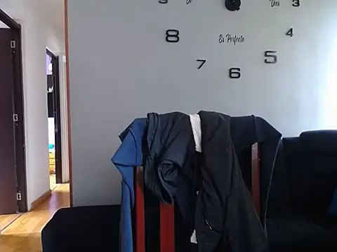 Laura martin  online show from 09/10/25, 03:56