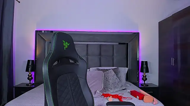 Snapshot of Emmilysantibanez chatting on 02/19/26, 02:46 Emmilysantibanez online show from 02/19/26, 02:46