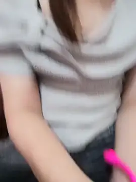 Snapshot of -Almira- chatting on 10/20/25, 02:45 -Almira- online show from 10/20/25, 02:45