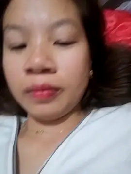 Snapshot of -Almira- chatting on 10/28/25, 04:20 -Almira- online show from 10/28/25, 04:20