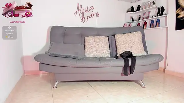 alisiadreams22 online show from 05/21/26, 07:32