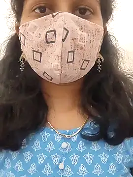 Snapshot of Angleannie chatting on 10/28/25, 02:20 Angleannie online show from 10/28/25, 02:20