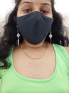 Snapshot of Angleannie chatting on 11/01/25, 04:20 Angleannie online show from 11/01/25, 04:20