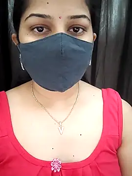 Snapshot of Angleannie chatting on 12/21/25, 12:18 Angleannie online show from 12/21/25, 12:18