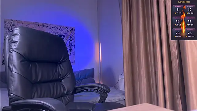 Snapshot of Femdom_Lola chatting on 12/03/25, 08:45 Femdom Lola online show from 12/03/25, 08:45