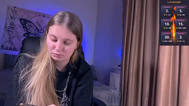 Snapshot of Femdom_Lola chatting on 02/02/26, 09:13 Femdom Lola online show from 02/02/26, 09:13