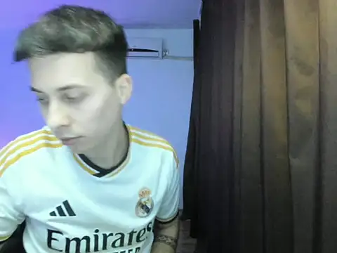 Snapshot of Dreamboy24 chatting on 03/29/26, 06:19 Dreamboy24 online show from 03/29/26, 06:19