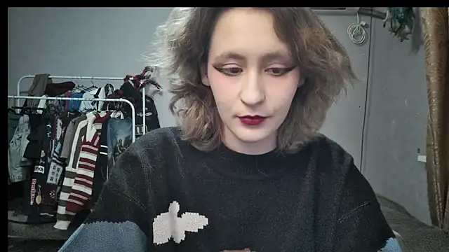 Snapshot of JoannaTompson chatting on 12/07/24, 04:47 JoannaTompson online show from 12/07/24, 04:47